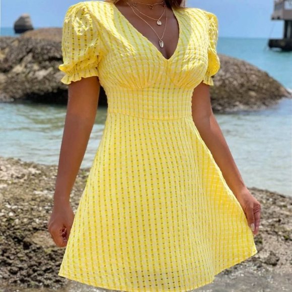 Yellow Puffed Sleeved Mini a-line ress - Picture 4 of 6